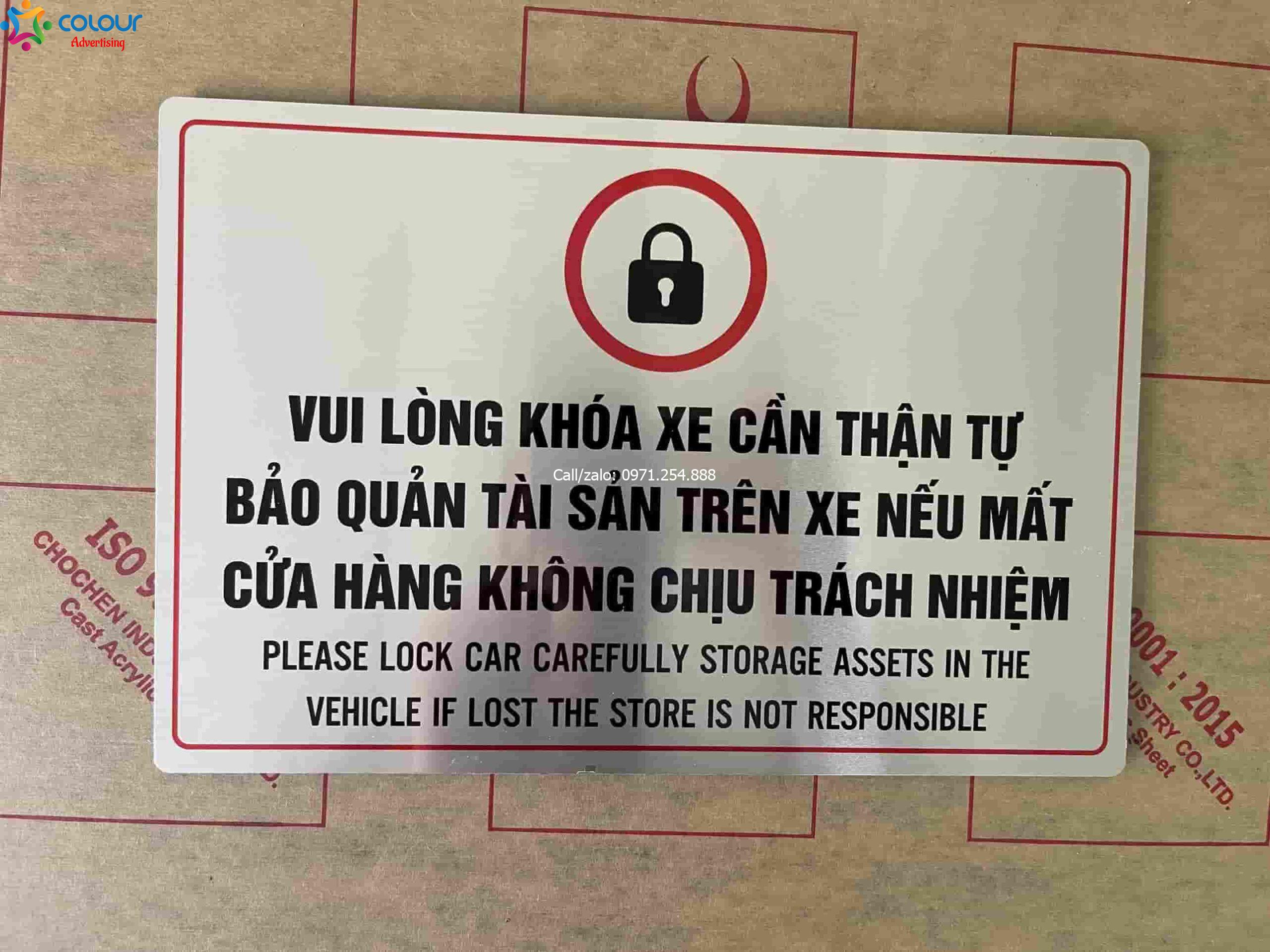 Biển báo vui lòng khoá xe cẩn thận giá rẻ lấy ngay trên mọi chất liệu
